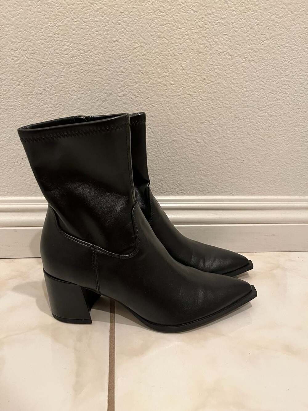Dolce Vita Black Pointed Toe Block Heel Ankle Boots - Picture 2 of 7